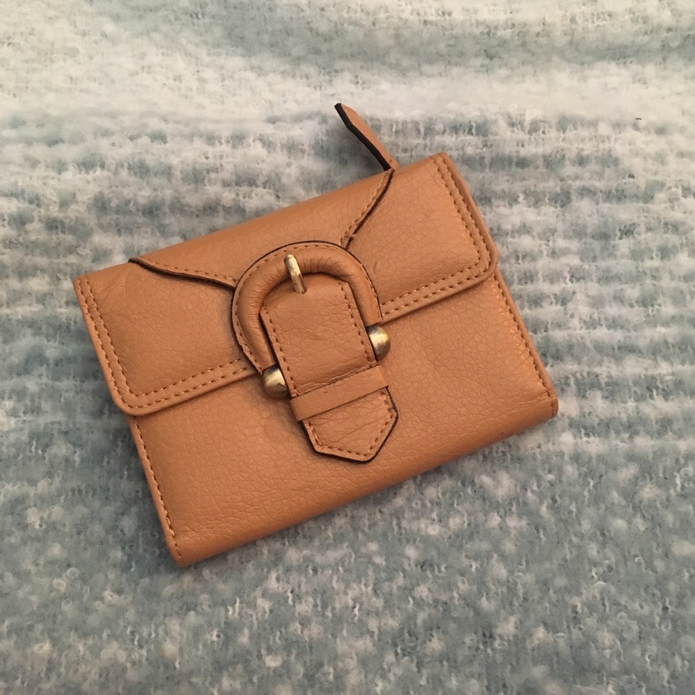 Liz Claiborne wallet 🌻❤️